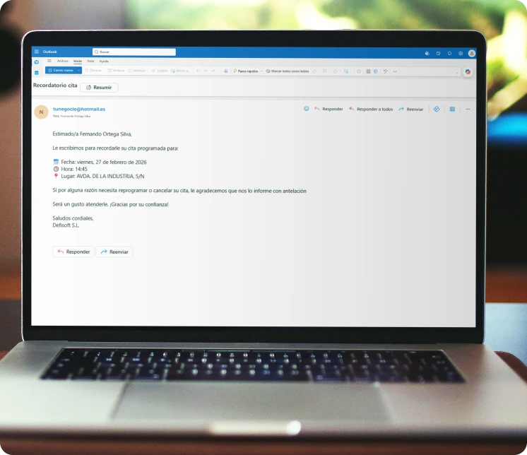 Interfaz de configuración de recordatorios automáticos por WhatsApp y Email en la app para agendar citas de clientes de Perseo ERP.