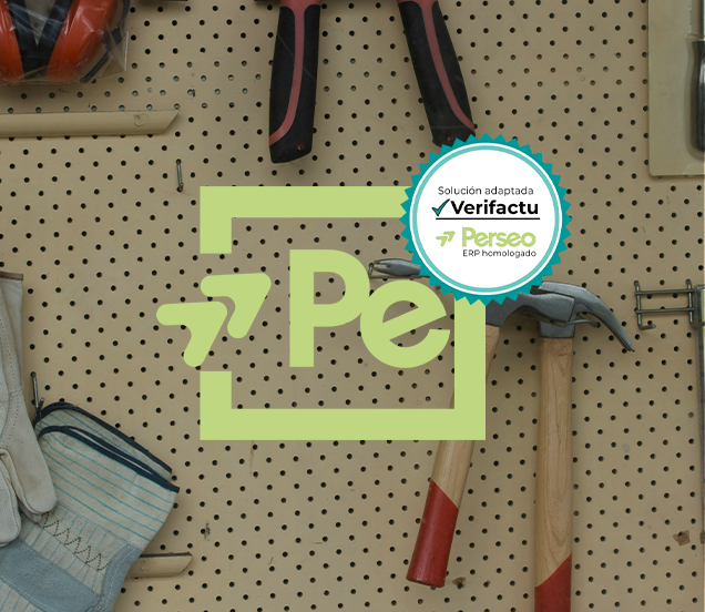 Tablero con herramientas y el logo de Perseo representando la solución ERP diseñada para optimizar la gestión en ferreterías