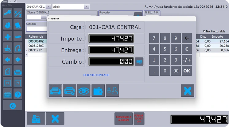 Pantalla del programa TPV mostrando el importe, la entrega y el cambio de una venta en efectivo, con opciones de pago por tarjeta o crédito integradas en el sistema ERP Perseo.